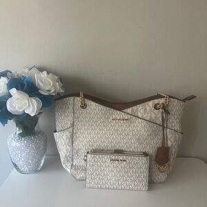 Michael Kors Jet Set Travel Large Shoulder Tote + Matching Wristlet — Vanilla